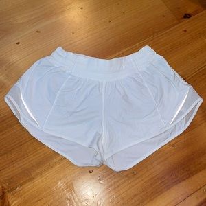 Lululemon Hotty Hot Low-Rise Lined Short 2.5"
